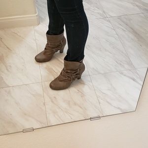 unknown Shoes - Womens boots size 7.5 unknown Shoes - Womens boots size 7.5